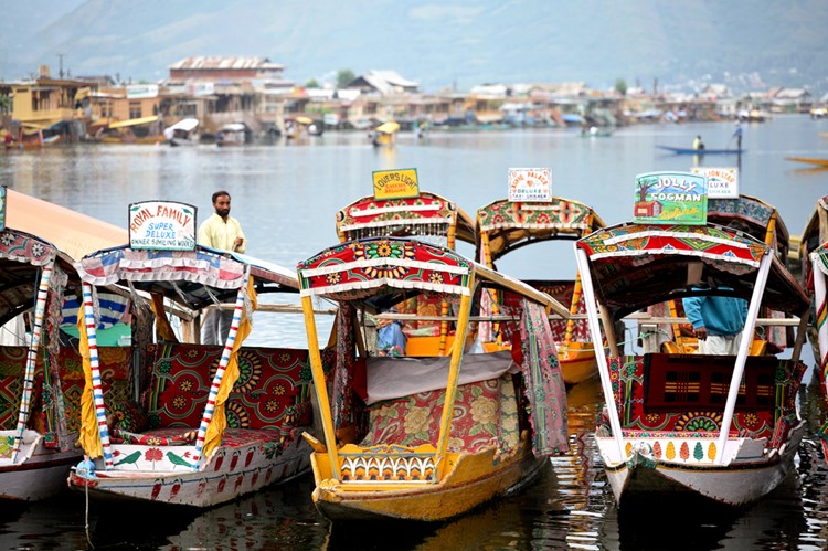 Het Dal meer van Srinagar, India